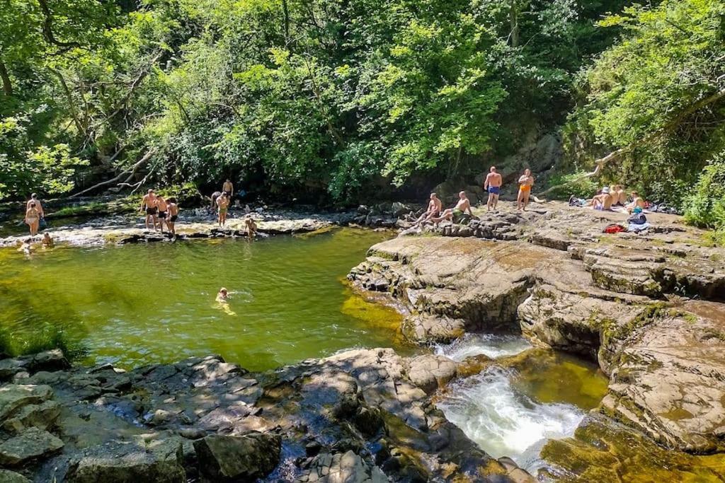 Waterfall Lodge Pontneddfechan Esterno foto